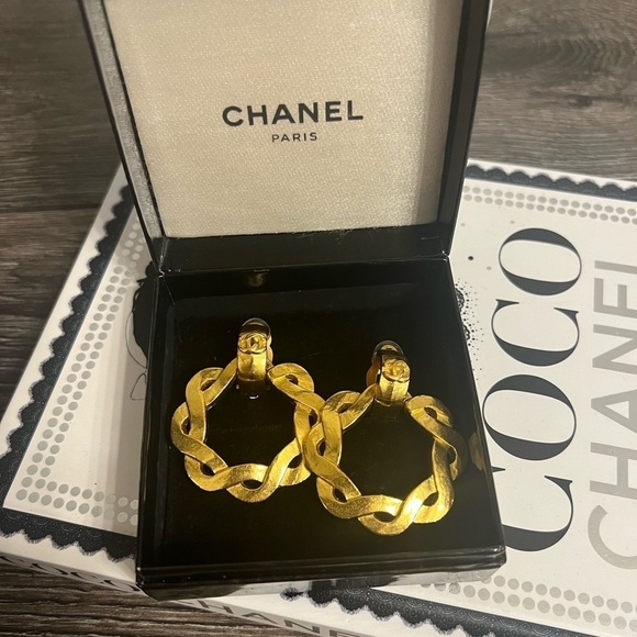 CHANEL Vintage Gold Hoop CC Drop Clip-On Earrings - Picture 1 of 9